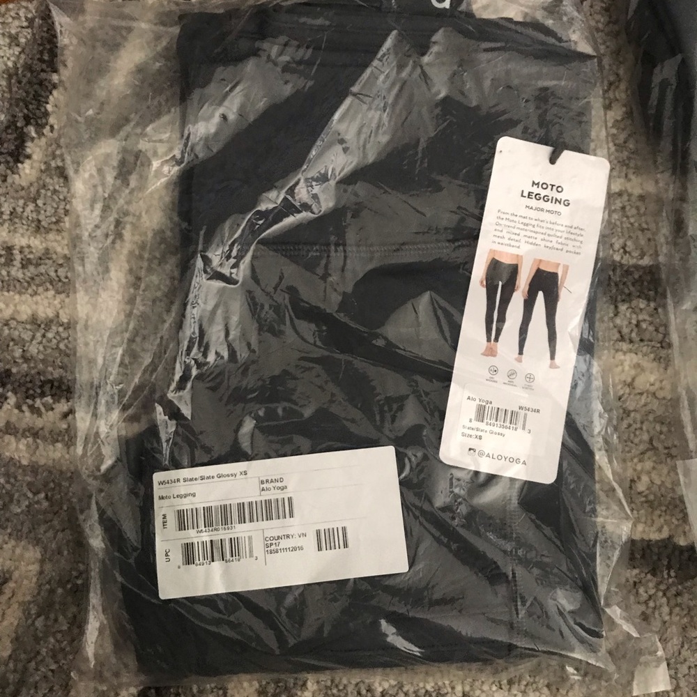 Alo Yoga Moto Leggings - Picture 2 of 4